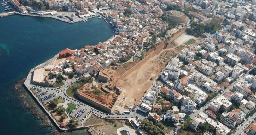 Χανιά: Κατεδαφίζονται κτίσματα που βρίσκονται πάνω στις Ενετικές Οχυρώσεις