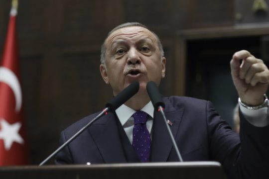 Διαψεύδει η Αθήνα τις δηλώσεις Ερντογάν για νεκρούς από ελληνικά πυρά