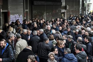 Τα βάρη πάλι σε μισθωτούς και συνταξιούχους