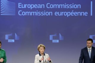Κομισιόν: Μέγιστη ευελιξία +37 δισ. κα τά πανδημίας