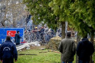 Το δικό τους «της παρούσης» και το δικό μας!