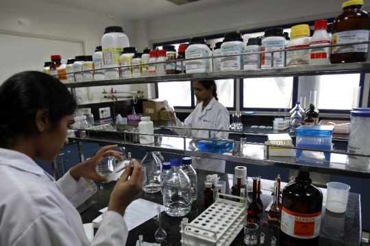 Ανησυχία από τον περιορισμό εξαγωγών φαρμάκων από την Ινδία