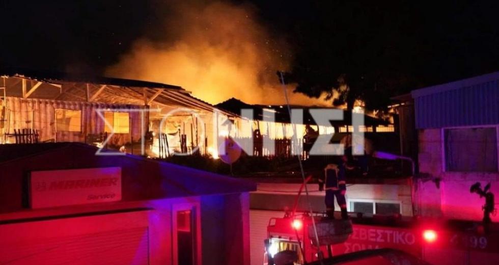 Στέλεχος της ΝΔ βρίσκει πιο ειδυλλιακό κι από ηλιοβασίλεμα το κάψιμο προσφυγικής δομής
