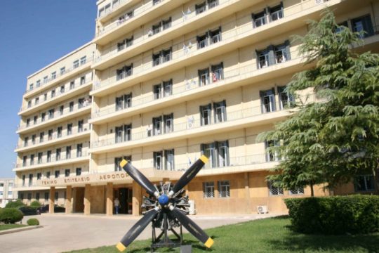 Κρούσμα του νέου κορονοϊού αναστάτωσε το ΓΕΑ