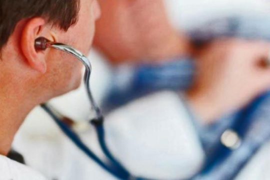 «Σαρώνει» η γρίπη, εκκλήσεις για εμβολιασμό του πληθυσμού