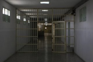 Κραυγή αγωνίας μέσα από τα κελιά