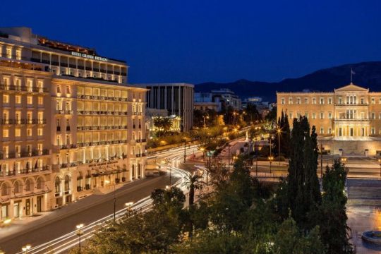 Προσωρινή αναστολή λειτουργίας των ξενοδοχείων Μεγάλη Βρεταννία και King George εξαιτίας του κορονοϊού