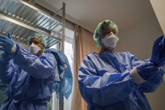 Η θλιβερή αριθμητική της πανδημίας