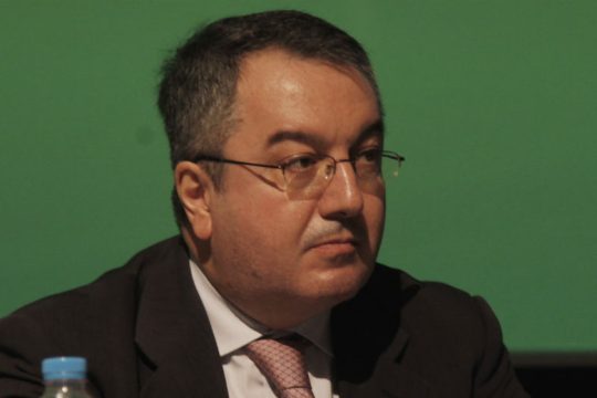 Ηλ. Μόσιαλος εκπρόσωπος της κυβέρνησης στους διεθνείς οργανισμούς για θέματα κορονοϊού