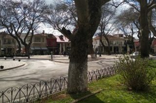 Ούτε βότσαλο στη… λίμνη