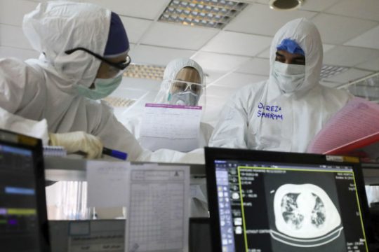 Πρώτο κρούσμα στην Ουκρανία, αύξηση των νεκρών στο Ιράν