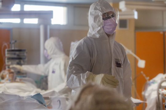 Στον ιό αρέσουν το κρύο και οι ηλικιωμένοι