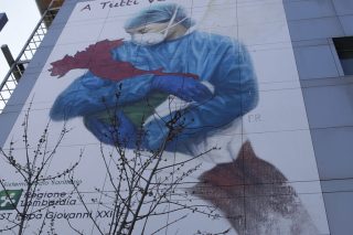 Συγκρατημένη αισιοδοξία για τη μικρή μείωση στον ρυθμό εξάπλωσης του ιού
