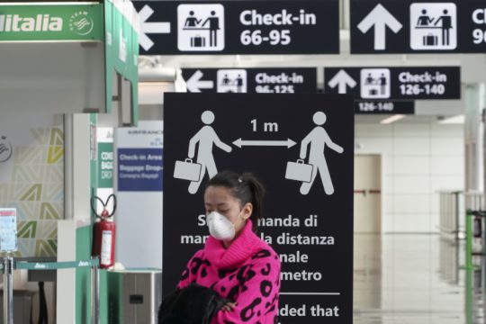 COVID-19: Αυστηρότερα μέτρα στην Ευρώπη, «μαύρη μέρα» για τις αγορές