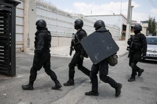 Πολιτική της «ανοσίας της αγέλης» για φυλακές και «δομές»