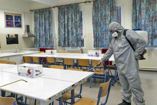 Κλειστά σχολεία και πανεπιστήμια για άλλες 15 ημέρες
