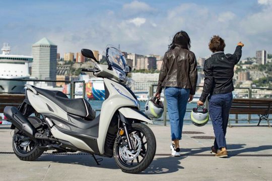 Τα έχει 300