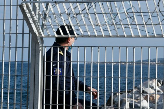Εμπόδισαν σωστικό σκάφος να δέσει στη Μυτιλήνη