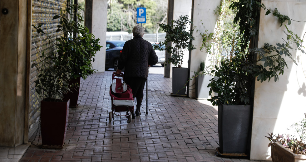 Έλεγχοι εισόδου στα σούπερ μάρκετ, 1 άτομο κάθε 10 τ.μ.