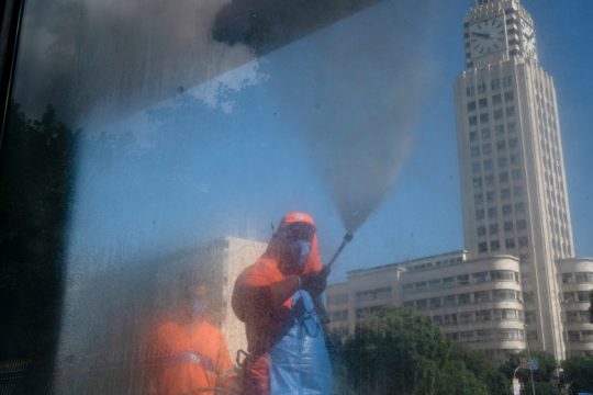 Η εξάπλωση της πανδημίας επιταχύνεται