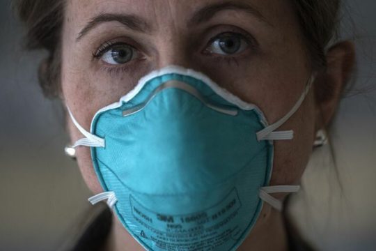 Κατά 3.000% αυξήθηκε η τιμή των μασκών στη Γερμανία