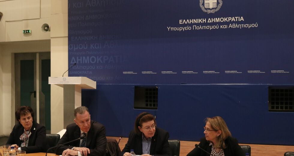Η διευθύντρια έφυγε, τα προβλήματα παραμένουν
