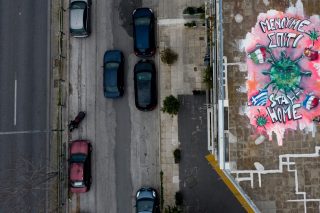 «Γιατί μένεις σπίτι;»