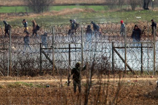 Ξανά για νεκρό πρόσφυγα μιλά η Άγκυρα, διαψεύδει ο Πέτσας