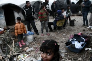 Νέα μέτρα εγκλωβισμού παρά τις διεθνείς εκκλήσεις για εκκένωση