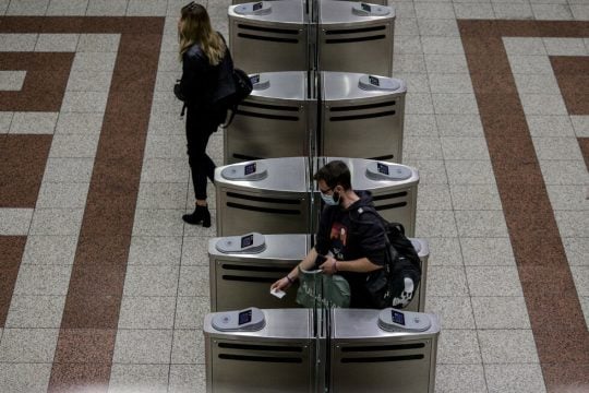 Εκλεισαν καφέ, μπαρ, εμπορικά κέντρα, μαγαζιά εστίασης
