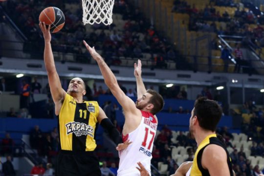«Βοηθήστε με να πάω στον γιο μου»
