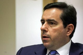 Λόγια, όχι πράξεις με τις Περιφέρειες για το προσφυγικό