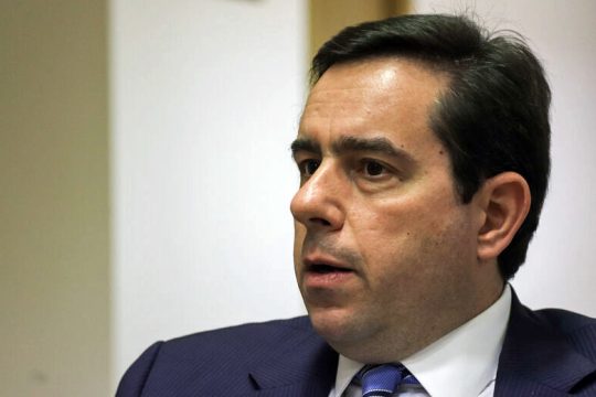 Λόγια, όχι πράξεις με τις Περιφέρειες για το προσφυγικό