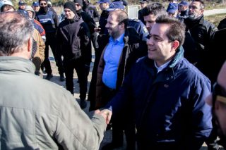 Χρεώνει τις ευθύνες στους άλλους