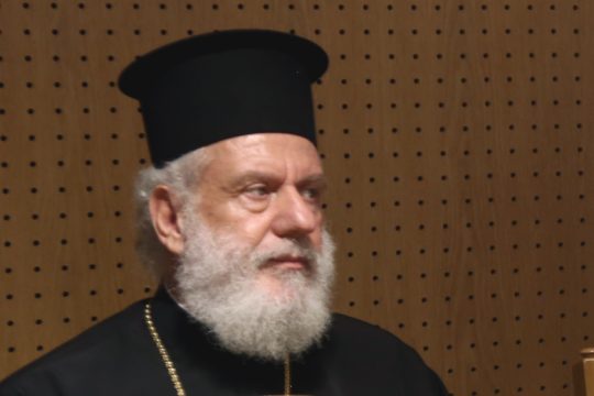 Ο Μητροπολίτης Σύρου, ένα κείμενο του 2015 και η «ιερή κωλοτούμπα» στο προσφυγικό