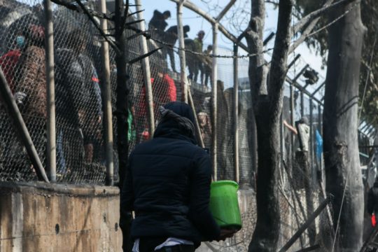 Ένα νεκρό παιδί από τη φωτιά στη Μόρια