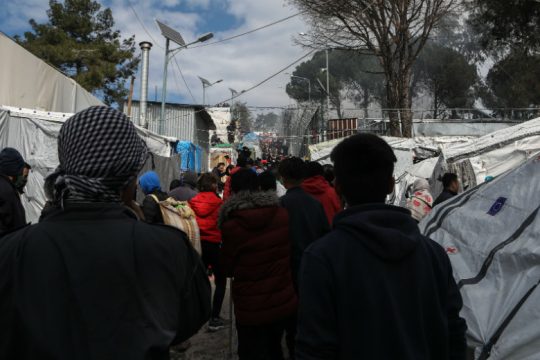 Σε άτυπη καραντίνα οι πρόσφυγες και οι μετανάστες στα νησιά