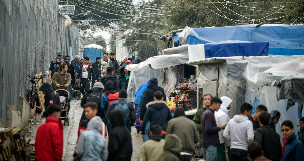 Επιμένουν ν’ αγνοούν τις διεθνείς εκκλήσεις για την προστασία των προσφύγων από κορονοϊό
