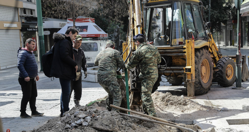 Μεταλλικό αντικείμενο αποδείχθηκε η… οβίδα στο Σύνταγμα