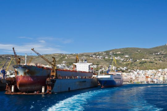 Εργατικό ατύχημα στη Ναυπηγοεπισκευαστική Ζώνη Νεωρείου Σύρου 