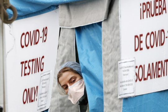 Δραματική εκτίμηση για έως 200.000 νεκρούς στις ΗΠΑ