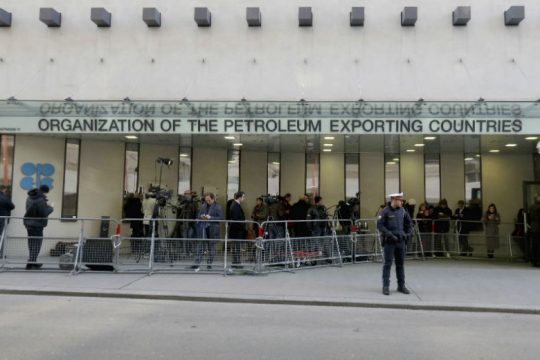 Πρόταση ΟΠΕΚ για μείωση παραγωγής πετρελαίου για στήριξη τιμών, λόγω κορονοϊού