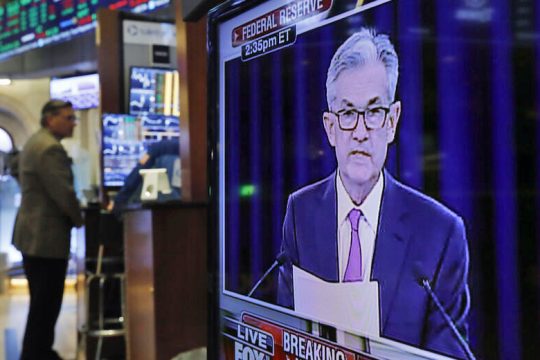 Ασφαιρο το «μπαζούκα» της Fed