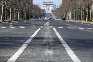 Δυσαρέσκεια και αποκαλύψεις σε μια έρημη Γαλλία