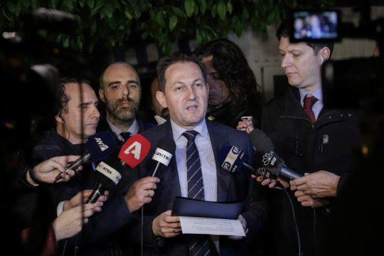 ΚΥΣΕΑ: Όποιος εισέρχεται παράνομα, θα απελαύνεται