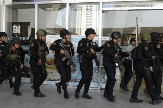Δεκάδες όμηροι σε εμπορικό κέντρο στις Φιλιππίνες