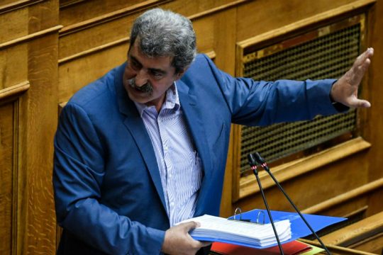 Επίθεση Πολάκη στην κυβέρνηση για τα ΣΔΙΤ στο χώρο της Υγείας