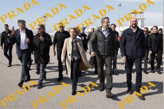 Ο πρωθυπουργός φορούσε Prada
