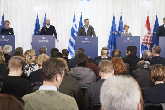 Συμπάθεια και χρήμα από Ε.Ε., κουβέντα για τον εκβιασμό Ερντογάν