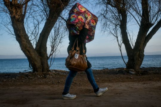 Προσλήψεις και αναδιάρθρωση 28 προσφυγικών δομών με επίκληση στον… κορονοϊό
